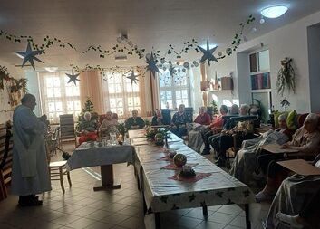 Bohuslužba, oslavení narozenin, aktivity v DDV Žáry